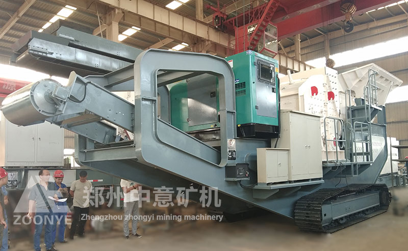 履帶式移動(dòng)反擊破碎機(jī)試機(jī)完畢