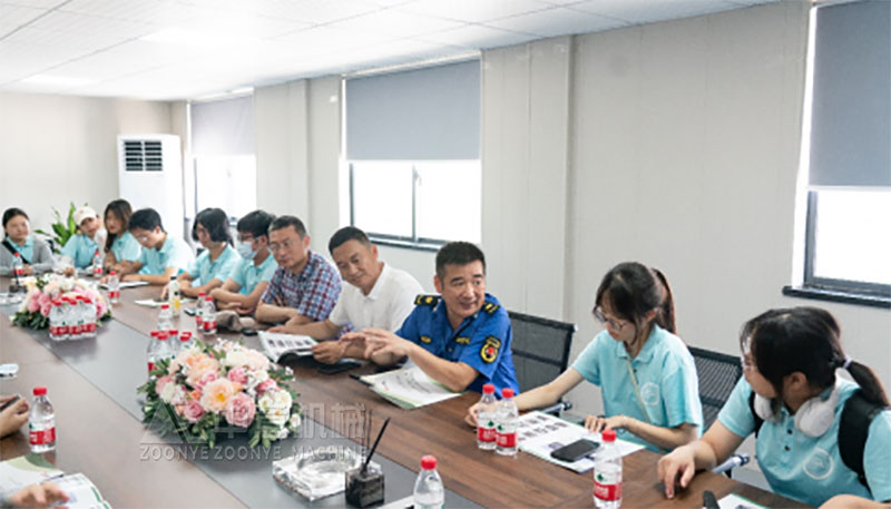溫州大學生與垃圾處置中心工作人員研討